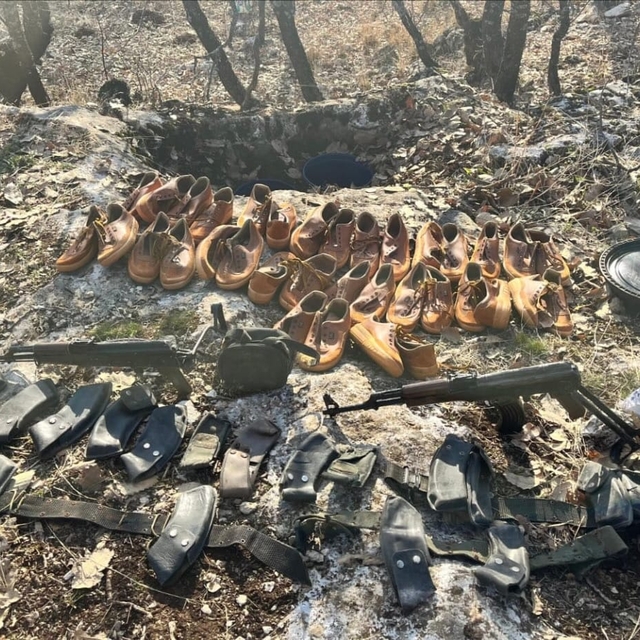 Diyarbakır'da PKK'lı teröristlere ait toprağa gömülü silah ve mühimmat ele...