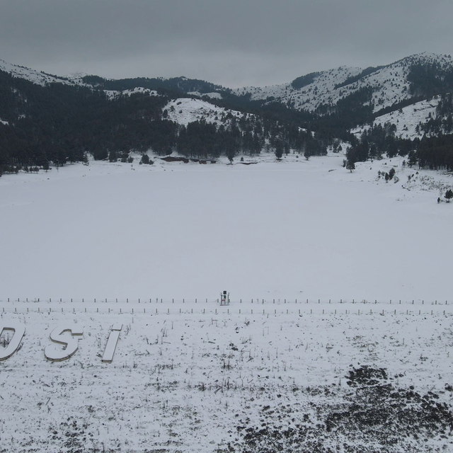 Giresun'da Dikmetaş Göleti buz tuttu