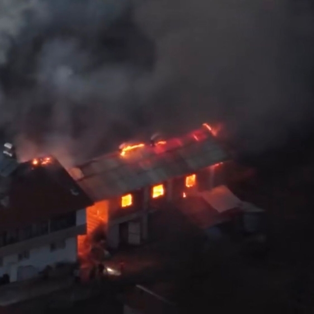 Düzce'de ahır, samanlık ve ev yangını