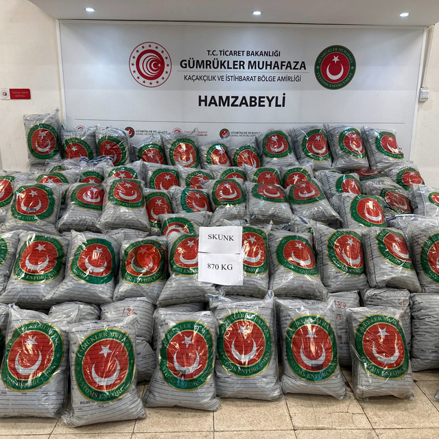 Hamzabeyli'den giriş yapan TIR'da 870 kilo skunk ele geçirildi