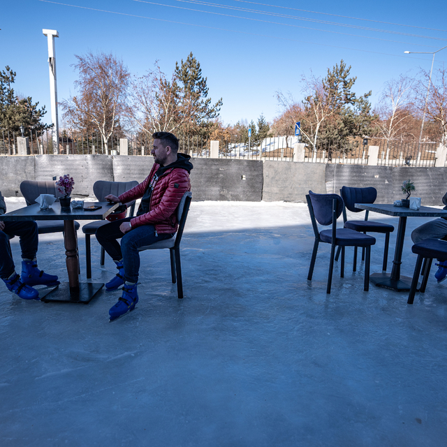 Rusya'dan ilham aldı Erzurum'a "buz pisti kafe" konsepti getirdi