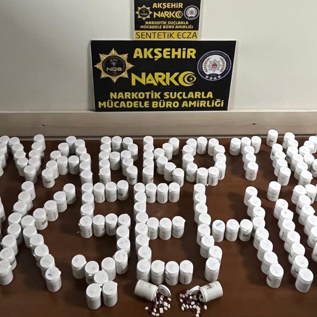 Konya'da 14 bin 270 uyuşturucu hap ele geçirilen araçtaki şüpheli tutukland...