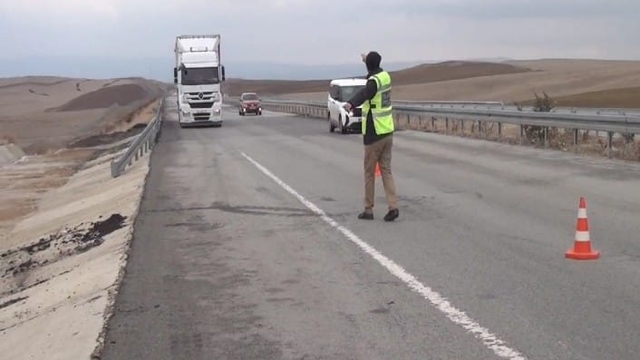 Kırşehir'de 11 kaçak göçmen ile 1 organizatör yakalandı