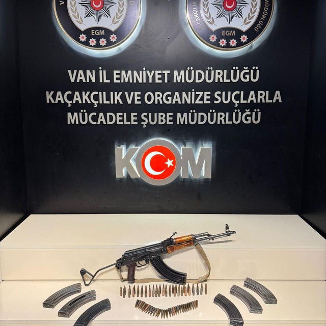 Van'da uzun namlulu silah ve gümrük kaçağı malzeme ele geçirildi