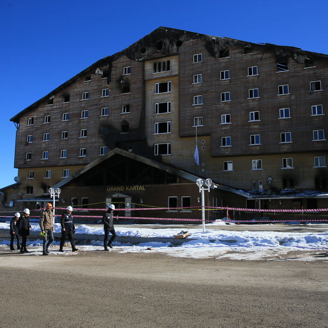 Çevre, Şehircilik ve İklim Değişikliği Bakanlığı ekibi, Grand Kartal Otel'd...