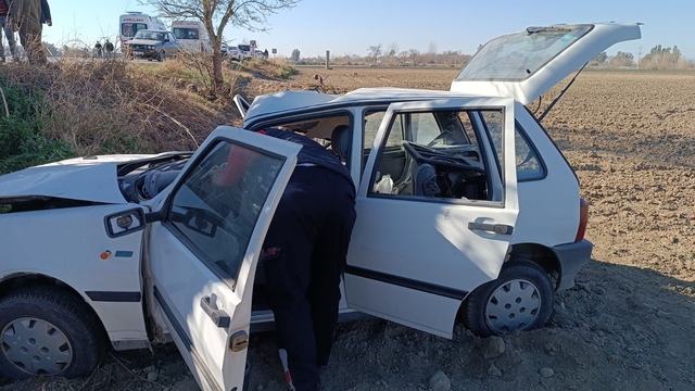 Osmaniye'de tarlaya yuvarlanan otomobildeki 2 kişi yaralandı