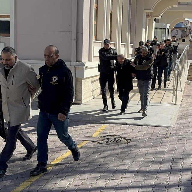 Konya'da binanın çökmesiyle ilgili yakalanan 6 şüpheli adliyede