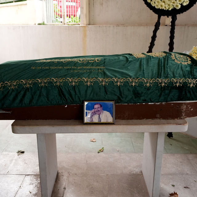 Halk müziği sanatçısı Rıza Konyalı, İzmir'de son yolculuğuna uğurlandı