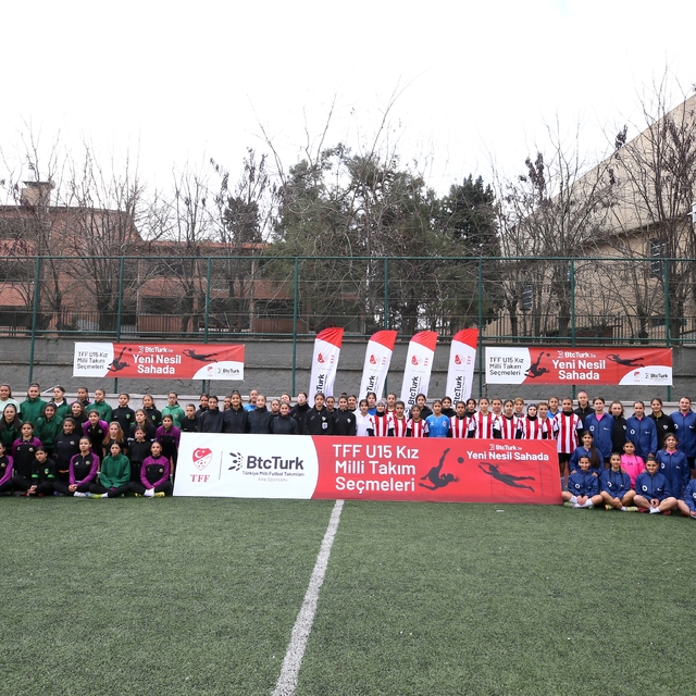 Gaziantep'te 17 yaş altı kız futbolcular milli takımlara girebilmek için ya...