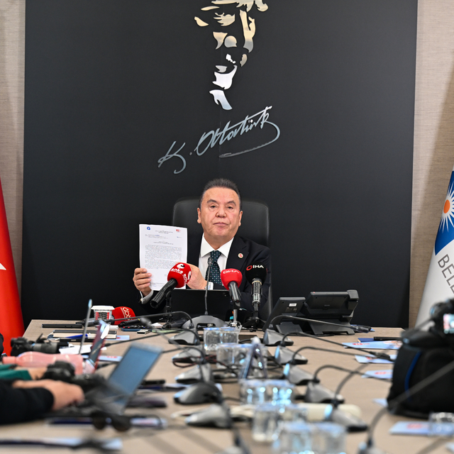 Antalya Büyükşehir Belediye Başkanı Böcek, tesislerdeki önlemlerle ilgili k...