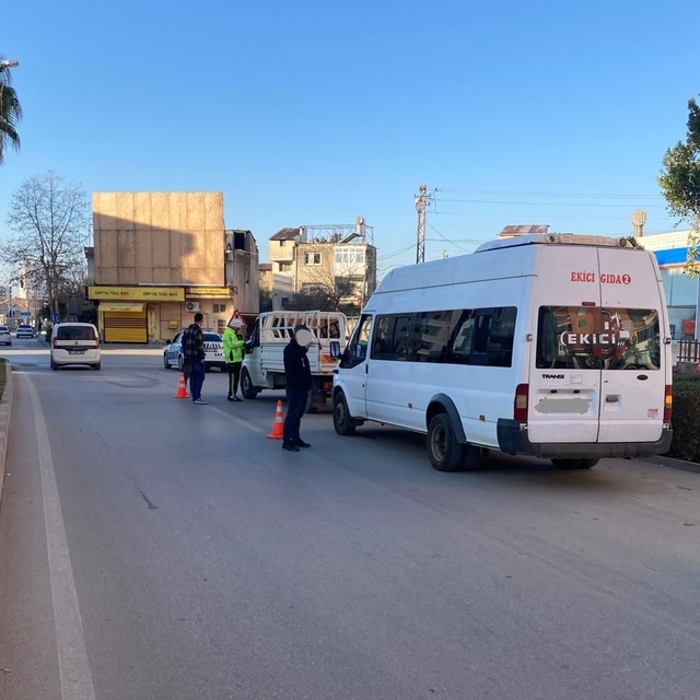 Kozan'da asayiş uygulamalarında yakalanan 10 firari şüpheli tutuklandı