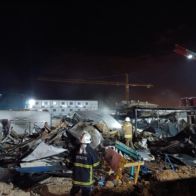 Arsuz'da şantiyedeki konteynerde çıkan yangın söndürüldü