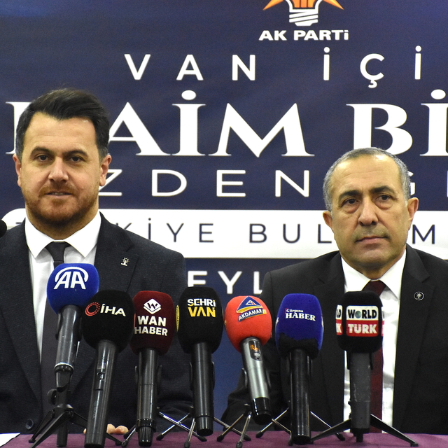 Van'da AK Parti İl Başkanı seçilen Arvas, görevine başladı
