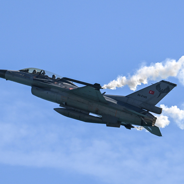 SOLOTÜRK'ün Antalya'daki eğitim uçuşları nefesleri kesti