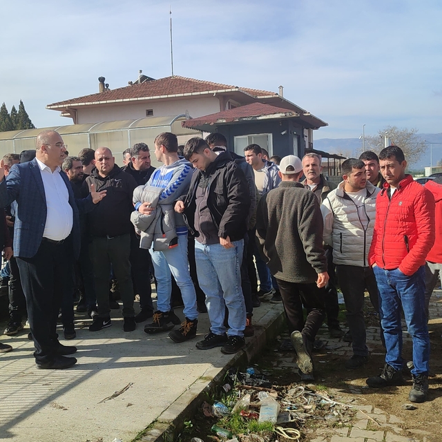 Tekgıda-İş yöneticisinden ücretsiz izne çıkarılan İzmir Büyükşehir Belediye...