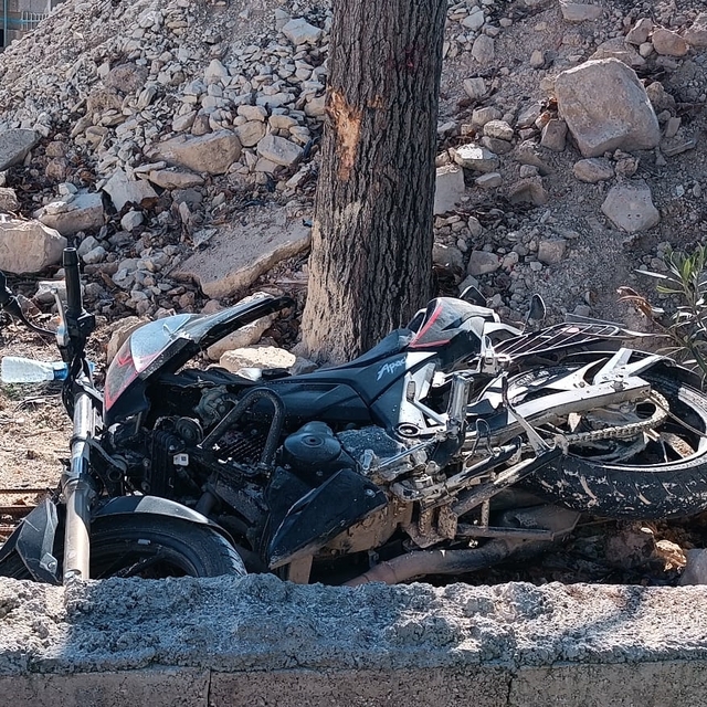 Gaziantep'te ağaca çarpan motosikletin sürücüsü ve beraberindeki kişi öldü