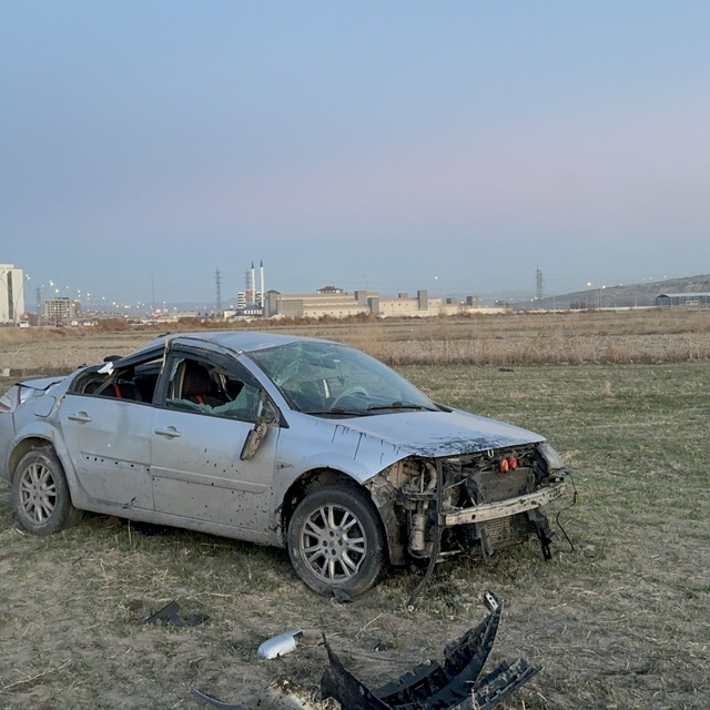 Kayseri'de  şarampole devrilen otomobildeki 4 kişi yaralandı