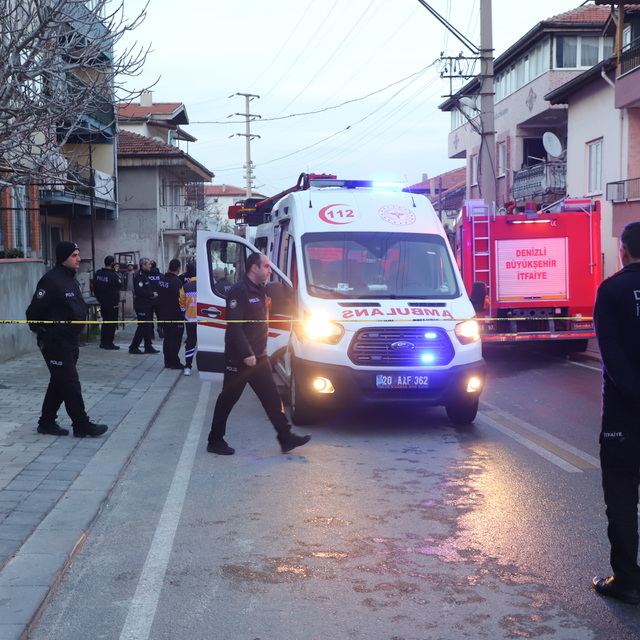 Denizli'de evde çıkan yangında anne öldü, 3 çocuğu yaralandı