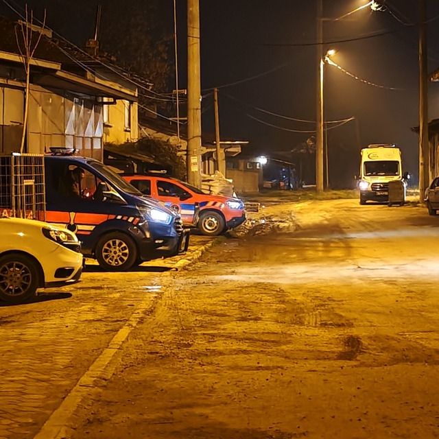Bursa'da baba bıçakla iki çocuğunu rehin aldı