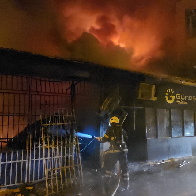 Edirne'de çakmak dükkanında çıkan yangında 5 iş yeri hasar gördü