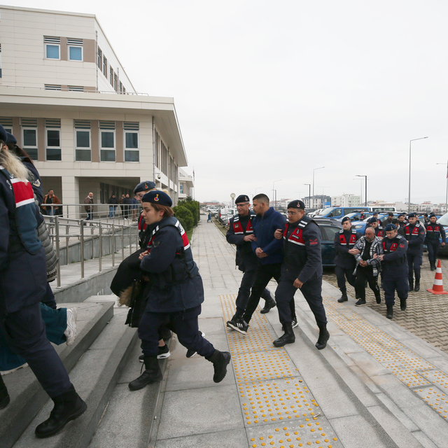 Çanakkale'de uyuşturucu operasyonunda yakalanan 10 zanlı tutuklandı