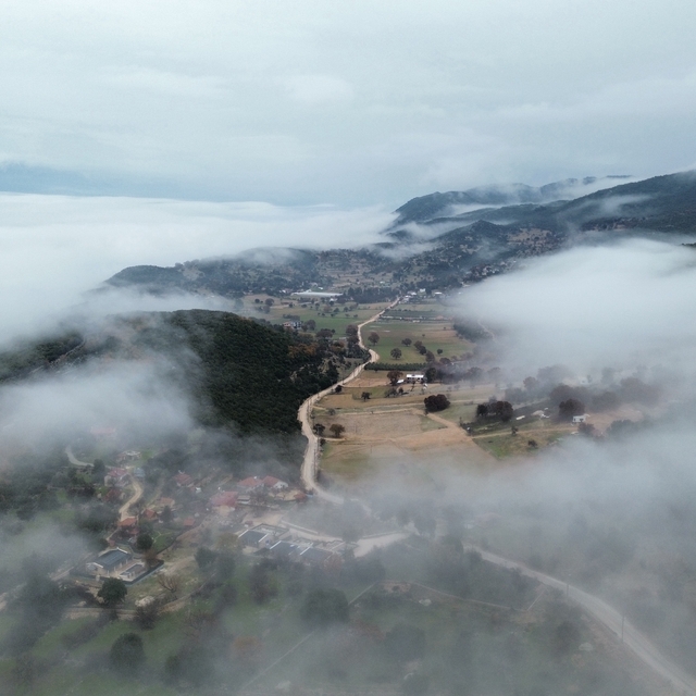 Kaş'ın "Kör duman" kaplı ovası örtü altı üretime uygun iklim sağlıyor