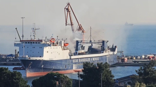 Samsun'da kuru yük gemisinde yangın (2)