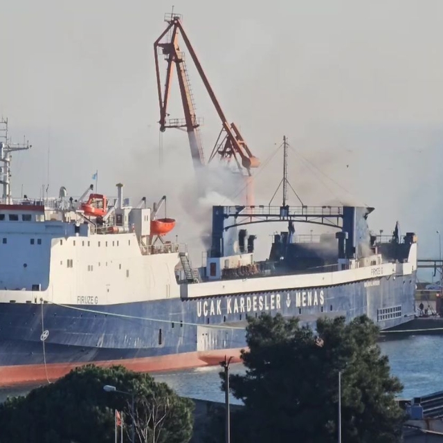 Samsun'da kuru yük gemisinde yangın (2)