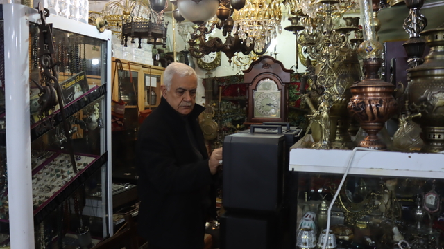 Öğretmenin antika tutkusu emekliliğinde mesleği oldu