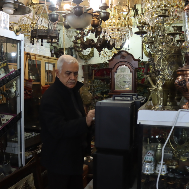 Öğretmenin antika tutkusu emekliliğinde mesleği oldu