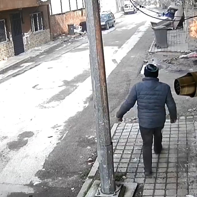 Jandarmayı gören şüpheli, kendisini kilitlediği evinde direniyor; ikna çaba...