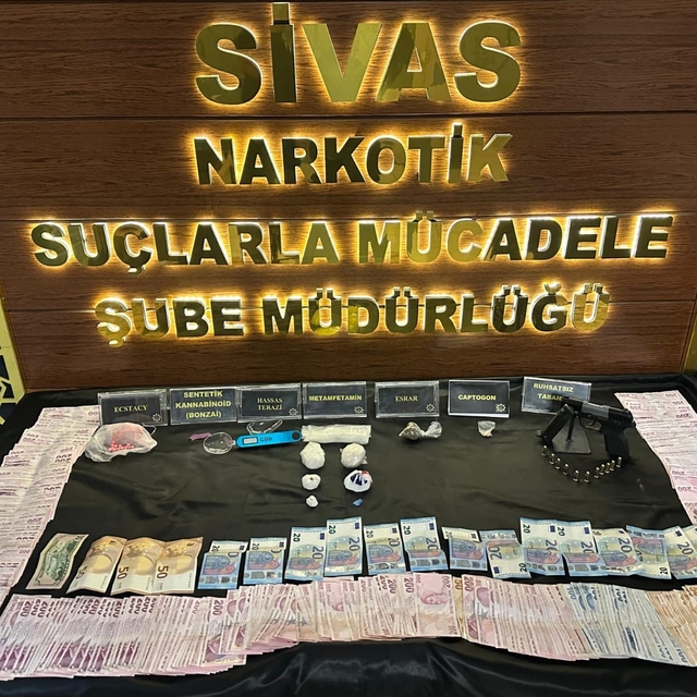 Sivas'ta uyuşturucu operasyonunda 3 zanlı tutuklandı