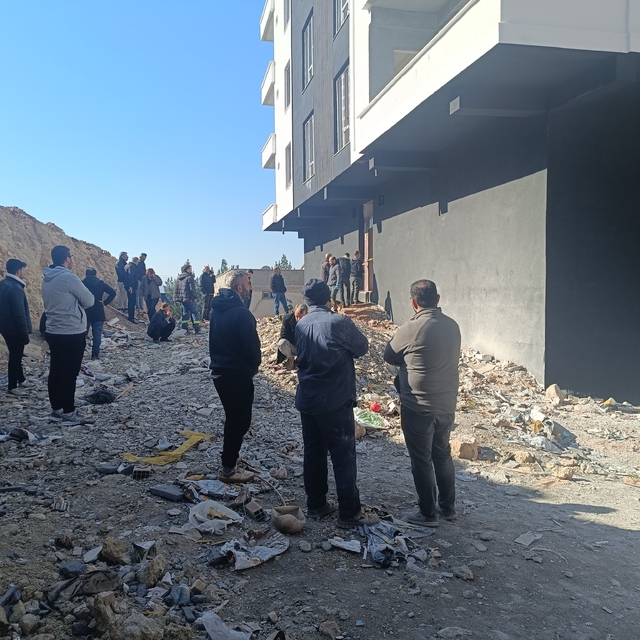 7'nci kattan düşen inşaat işçisi öldü