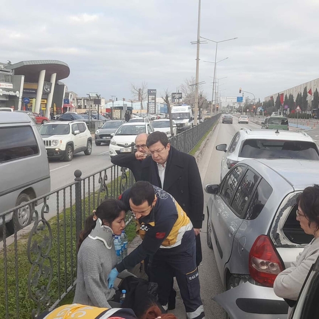 Çanakkale Belediye Başkanı Erkek'in otomobili kazaya karıştı; 1 yaralı