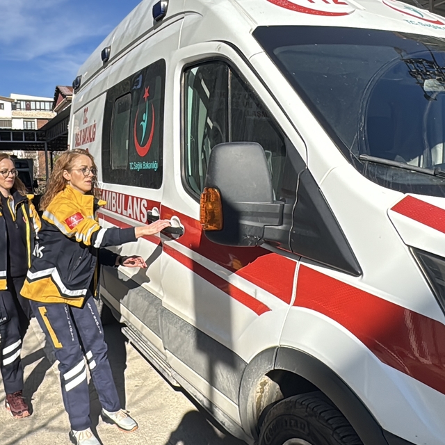 Yalova'nın acil sağlık personeli ikizleri hayat kurtarıyor