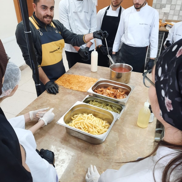 Bilecik Şeyh Edebali Üniversitesinden "Hızlı yemek restoran uygulaması" der...
