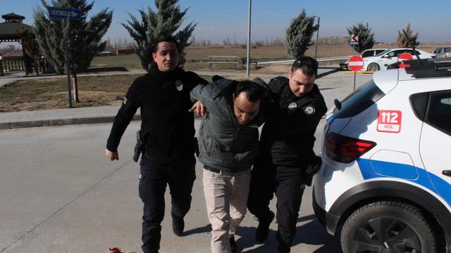 İmam, bir gün önce kendisini dövüp telle boğmaya kalkışan komşusunu bıçakladı (2)
