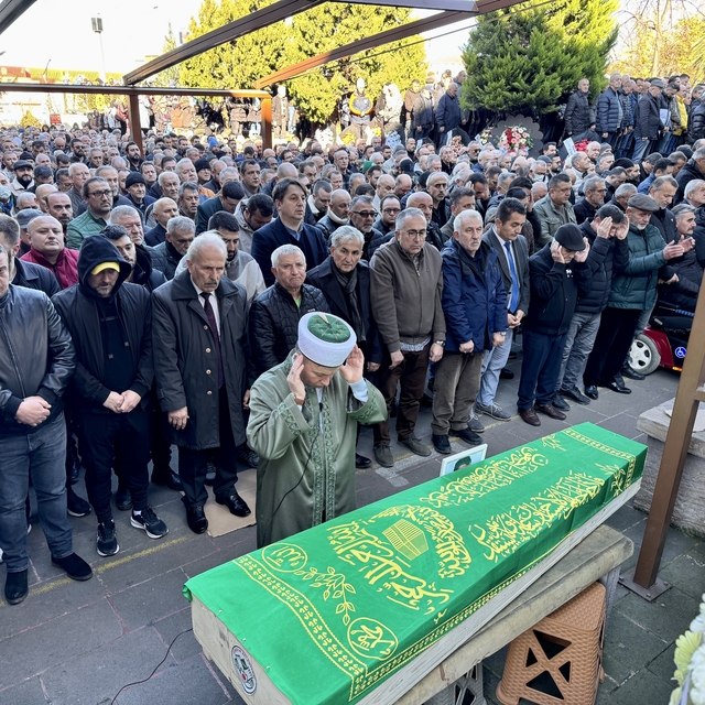 Gazeteci Küçükbayrak son yolculuğuna uğurlandı