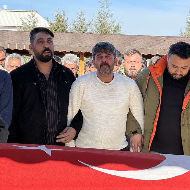 GÜNCELLEME - Uşak'ta silahlı saldırıya uğrayan hafif ticari araçtaki çocuk...