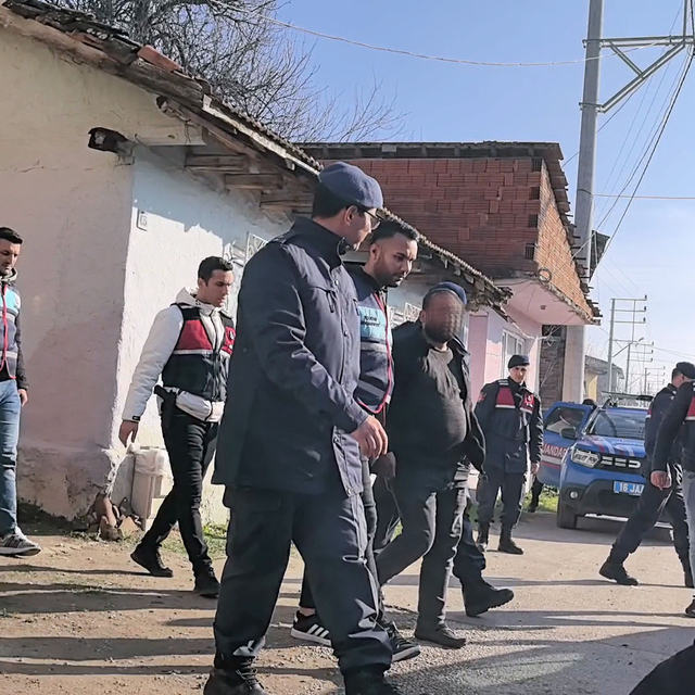 Jandarmayı görünce kendisini eve kilitledi, 24 saat sonra teslim oldu (4)