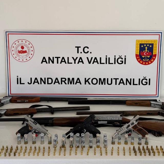 Antalya'da silah kaçakçılığı operasyonunda 5 şüpheli yakalandı