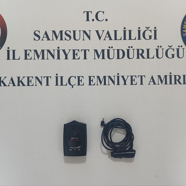 Yakakent'te bir araçta radar tespit cihazı ele geçirildi