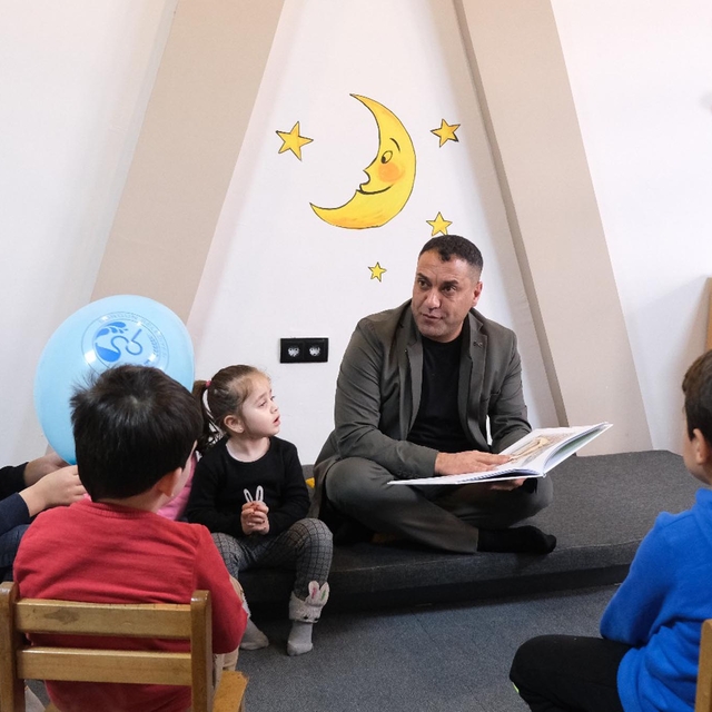 Sorgun Belediye Başkanı Ekinci, kütüphanede çocuklarla bir araya geldi