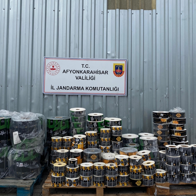 Afyonkarahisar'da 30 ton kaşar peyniri ve 31 ton süt ürünü ele geçirildi