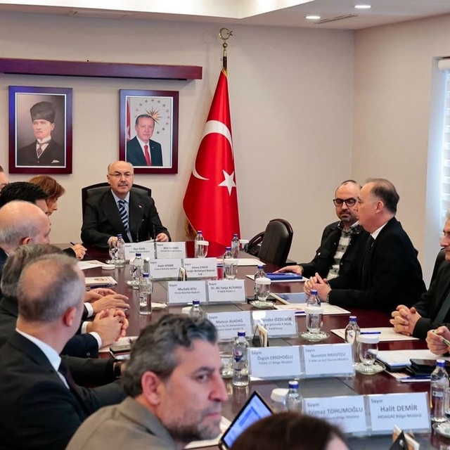 Adana'da bölgesel aşı deposu ile 5 aile sağlığı merkezi yapılacak