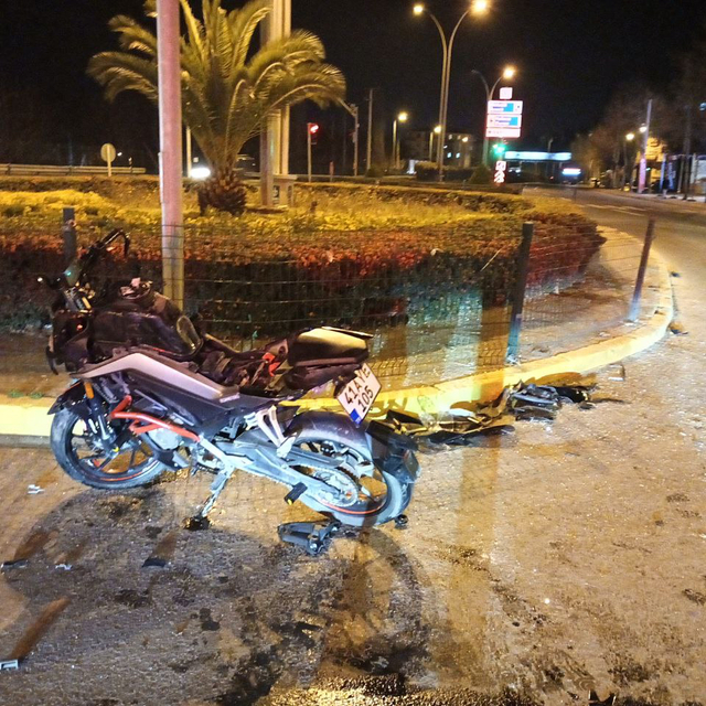 Kocaeli'de motosiklet ve otomobilin çarpıştığı kazada 3 kişi yaralandı