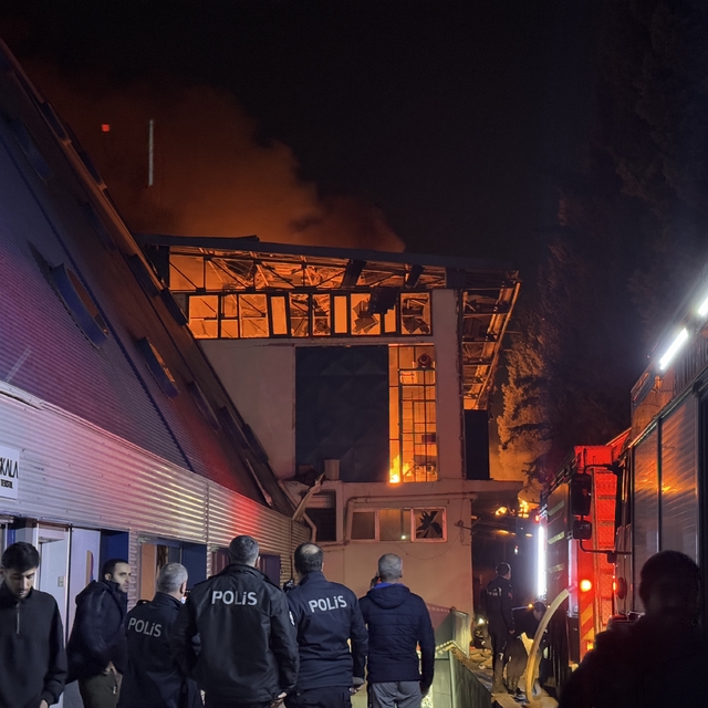 Bursa'da tekstil fabrikasında çıkan yangın söndürüldü