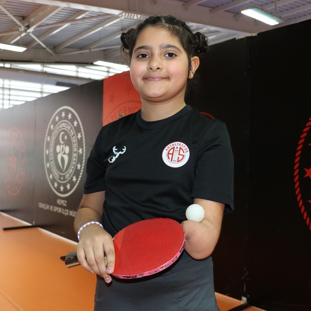 Doğuştan bir eli olmayan Maya, masa tenisinde başarılarıyla örnek oluyor