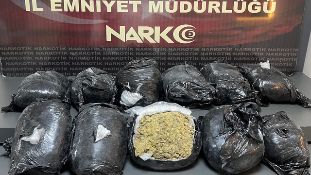 Batman'da otomobilde 11 kilo 200 gram skunk ele geçirildi
