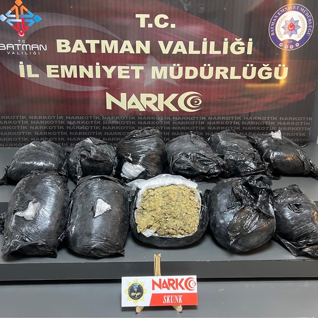 Batman'da otomobilde 11 kilo 200 gram skunk ele geçirildi